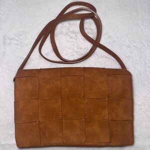 Elegant Tan Woven Crossbody Bag